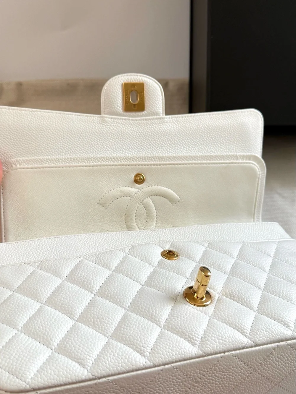Chanel Classic Double Flap Caviar  white GHW Meduim Size